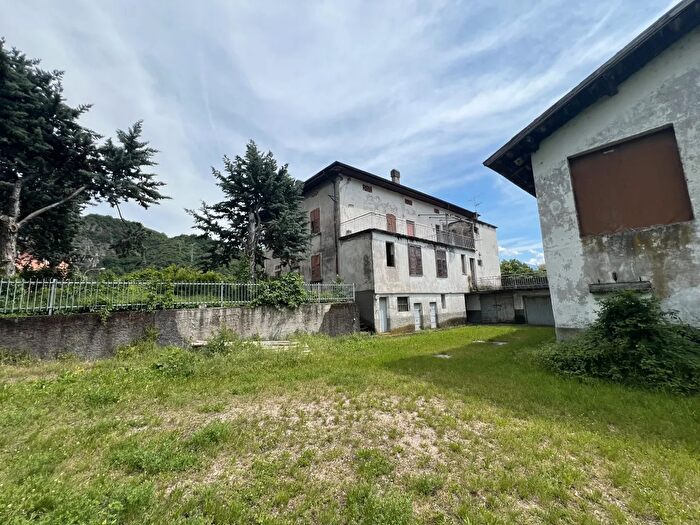 Casa con 14 locali in vendita in Via Alto Adige, Trento