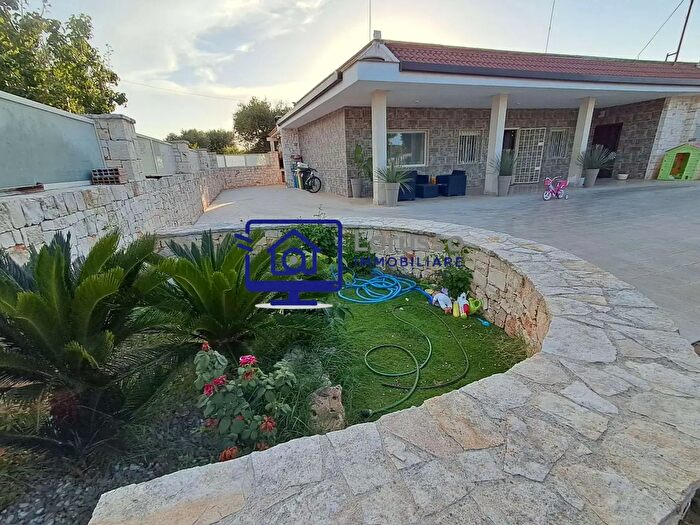 Casa con 5 locali in vendita in Castellana Grotte