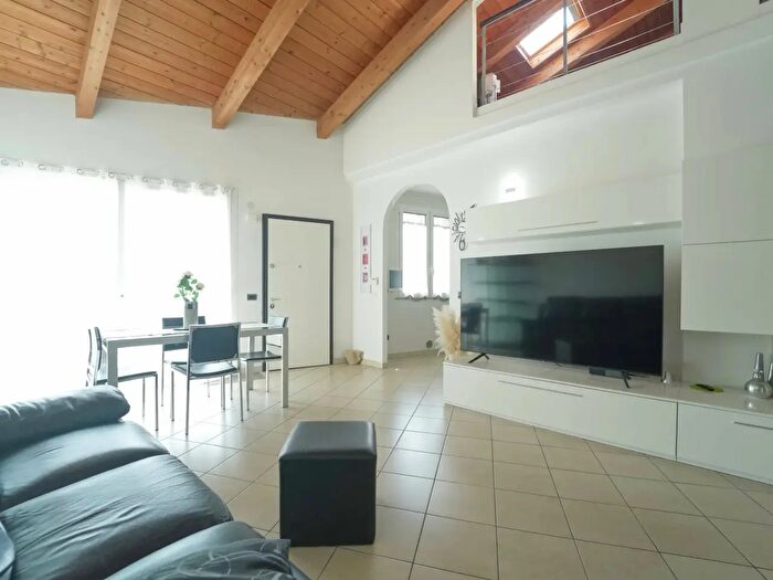 Casa con 8 locali in vendita in Via Orsoleto, Rimini