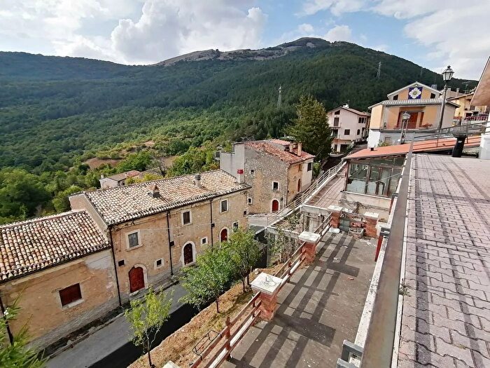 Casa quadrilocale in vendita in Via Arano, Ovindoli