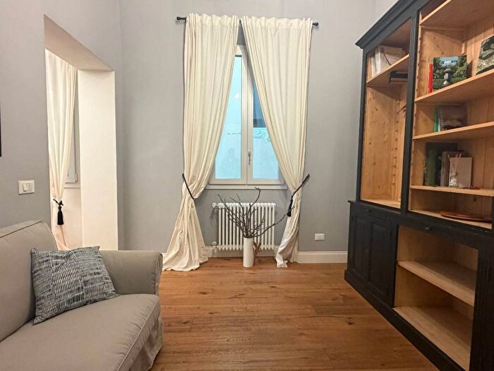 Appartamento quadrilocale in affitto in Lungarno Benvenuto Cellini, San Niccolò, Firenze