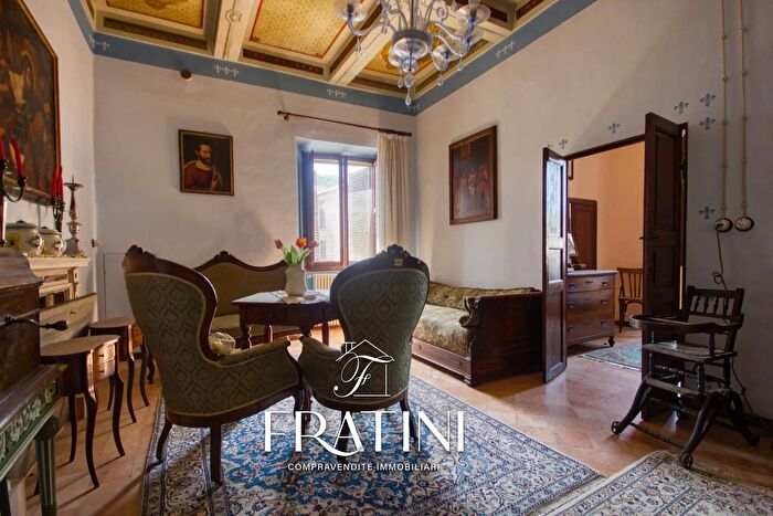 Appartamento con 8 locali in vendita in Corso Bencivenni, Mercatello Sul Metauro