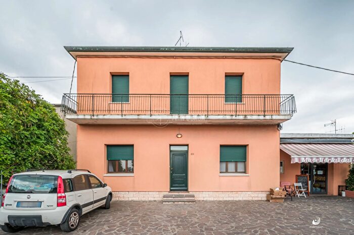 Casa con 7 locali in vendita in Via Romea Nord, Cervia