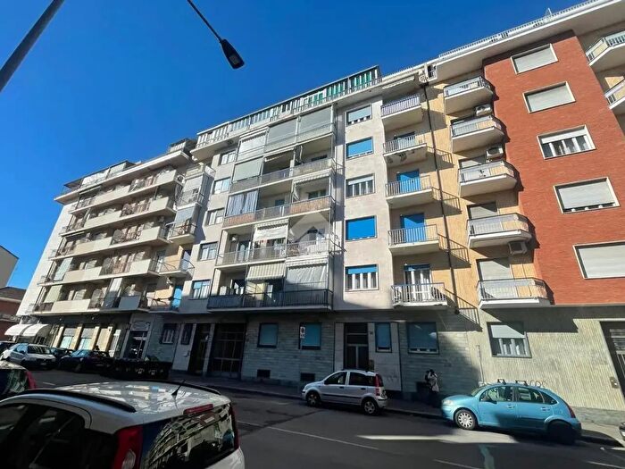 Appartamento trilocale in vendita in Via Monastir, Torino