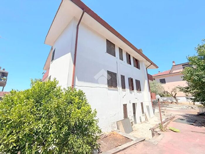 Casa con 10 locali in vendita in Via Via dello Speziale, Velletri