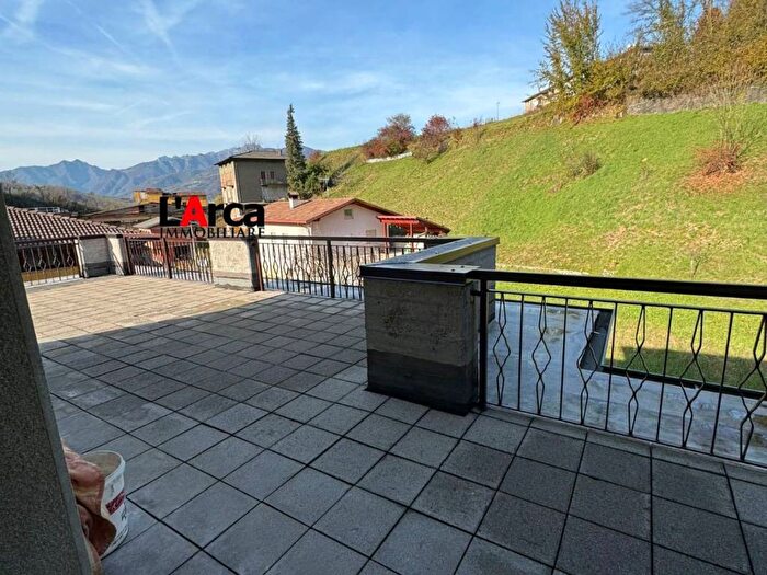 Casa trilocale in affitto in Via Stelvio, Leffe