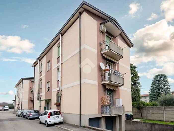 Appartamento trilocale in vendita in Via Sempione, Giussano