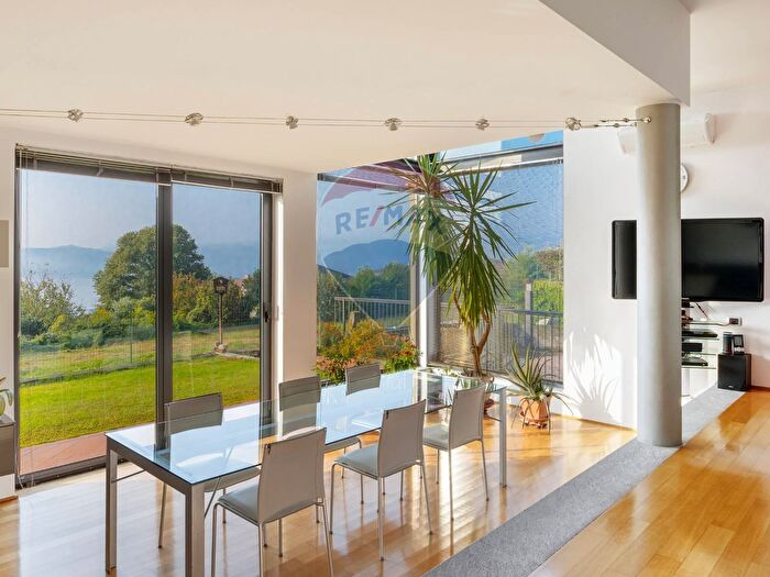 Casa quadrilocale in vendita in Via Nuova Intra Premeno, Arizzano