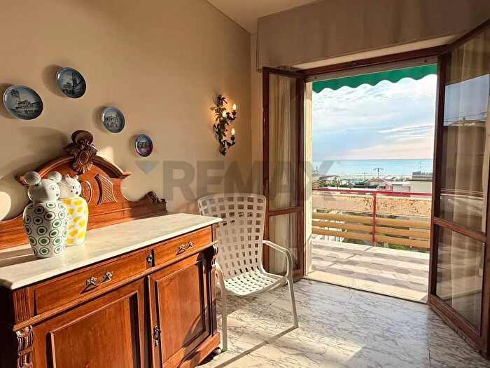 Appartamento con 8 locali in vendita in Quartiere Diaz, Viareggio