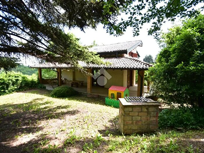 Casa con 5 locali in vendita in Strada Vicinale del Montale, Sala Baganza