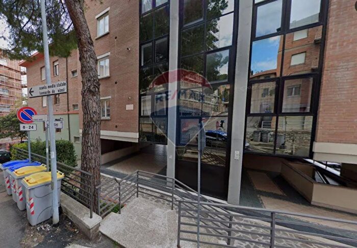 Appartamento con 6 locali in vendita in Via Maria Bonaparte Valentini, Perugia