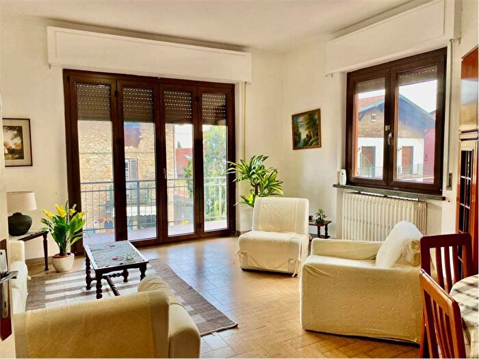 Appartamento quadrilocale in affitto in Via Stoppani, Vassena, Oliveto Lario