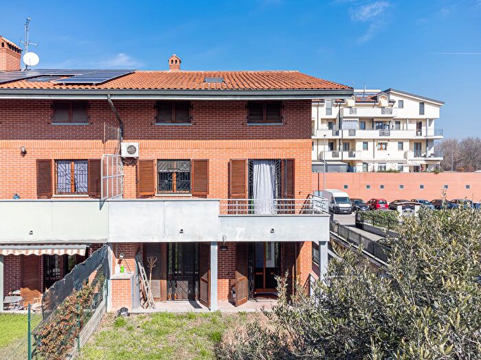 Casa con 6 locali in vendita in Via Luigi Tenco, Nichelino