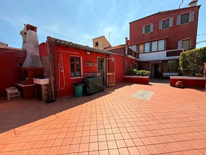 Casa con 11 locali in vendita in Venezia