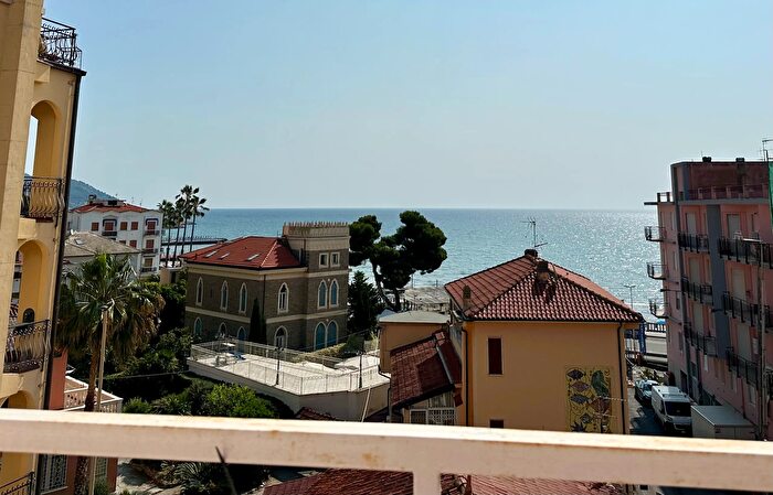 Appartamento quadrilocale in vendita in Via Agnese, Diano Marina