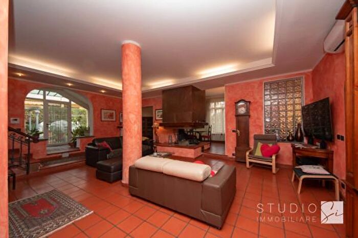 Casa con 6 locali in vendita in Piazza Mercato dei Foraggi, Buggiano