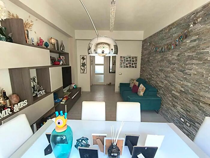 Appartamento con 5 locali in vendita in Viareggio