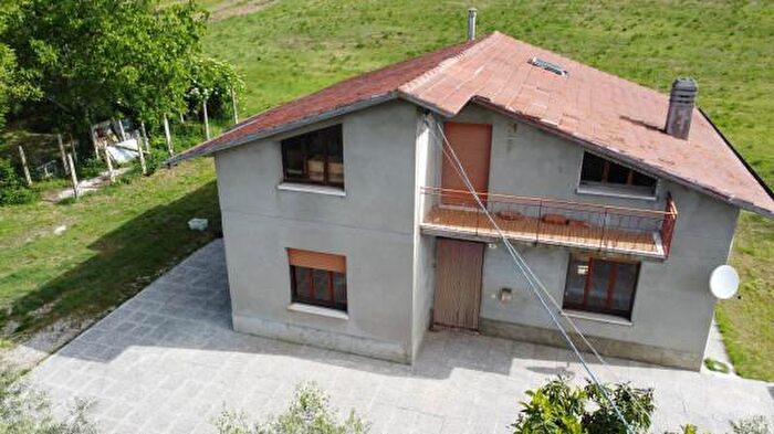 Casa con 6 locali in vendita in Strada di Carpaneto, Pesaro