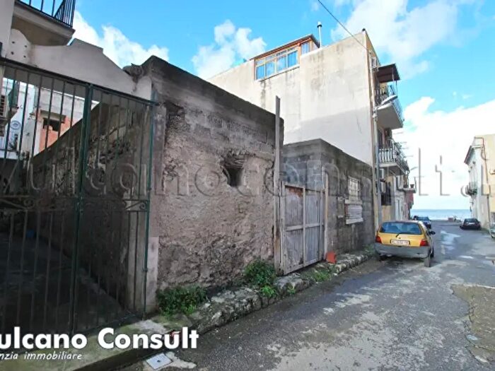 Casa con 5 locali in vendita in Via Adua, Lipari