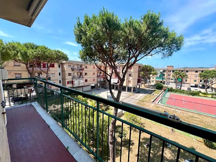 Appartamento quadrilocale in vendita in Via Tito Stazio, Pozzuoli