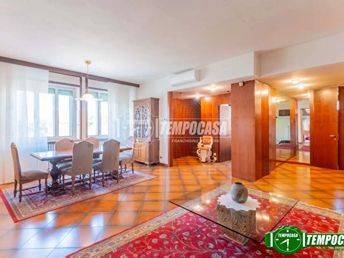 Casa con 5 locali in vendita in Via Guglielmo Marconi, Magenta