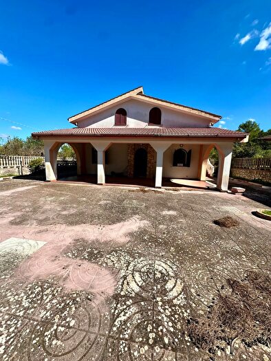 Casa con 8 locali in vendita in Contrada Boara, Mottola