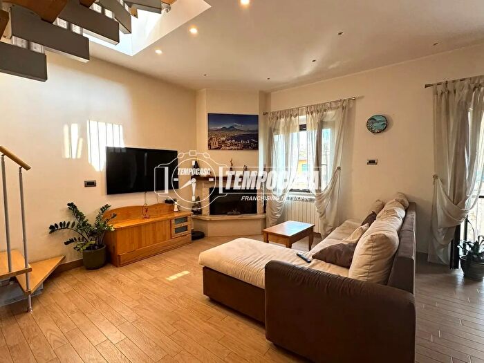 Appartamento trilocale in vendita in Via Giustiniano, Napoli