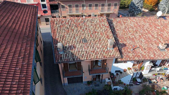 Appartamento con 6 locali in vendita in Via XXV Aprile, Barolo