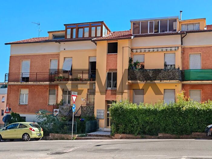 Appartamento quadrilocale in vendita in Via Giacomo Brodolini, Recanati