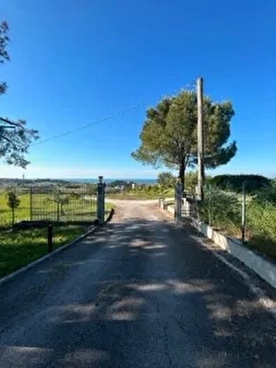 Appartamento quadrilocale in vendita in Via Metauro, Ancona