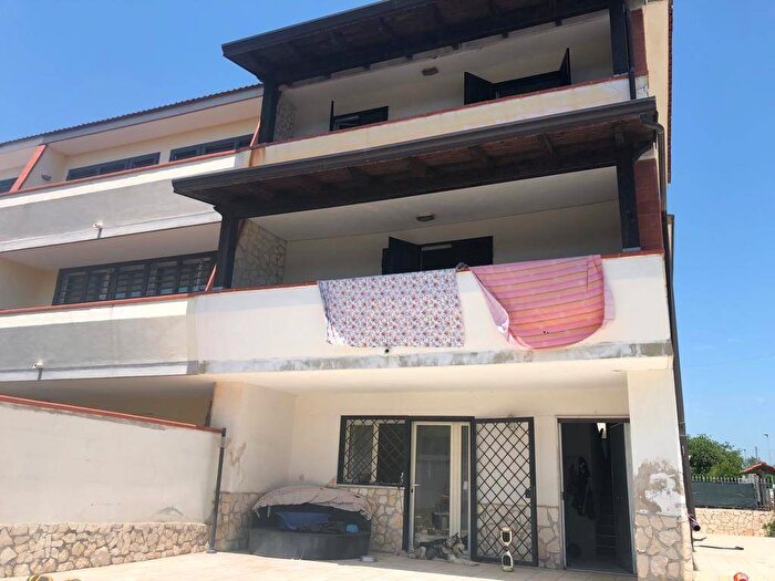 Casa con 5 locali in affitto in Viale dei Pini Sud, Varcaturo, Giugliano in Campania