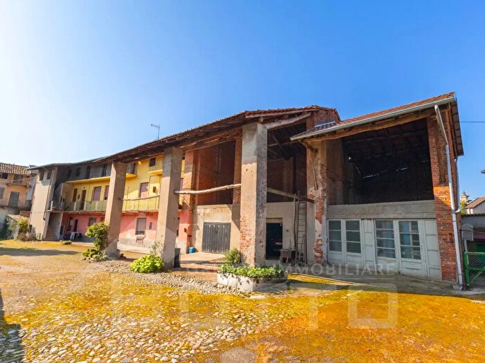 Casa in vendita in Via Bellinzago, Caltignaga