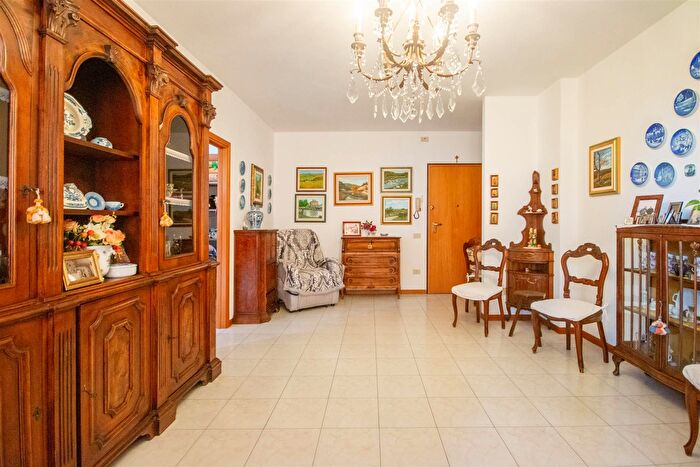 Appartamento quadrilocale in vendita in Viale Italia, Cecina