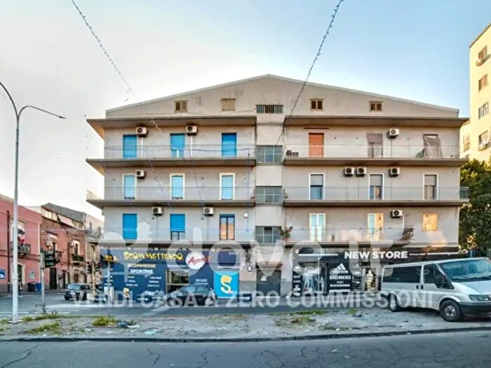 Appartamento trilocale in vendita in Via Aurora, Catania