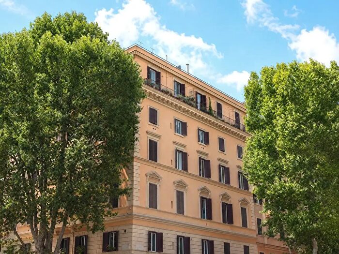 Appartamento trilocale in vendita in Viale Regina Margherita, Roma