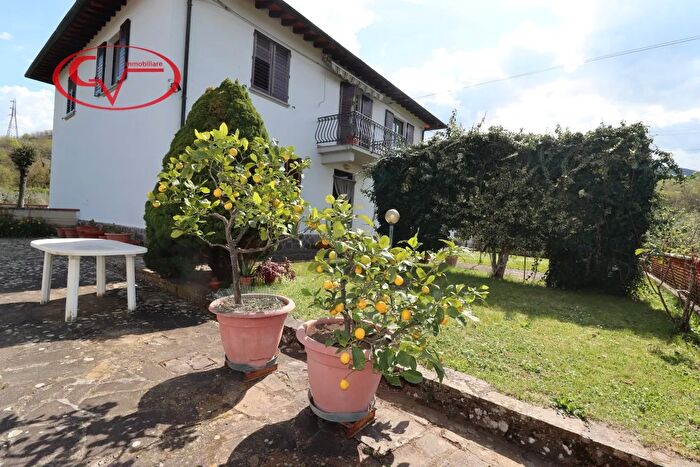 Casa con 6 locali in vendita in Neri, Cavriglia