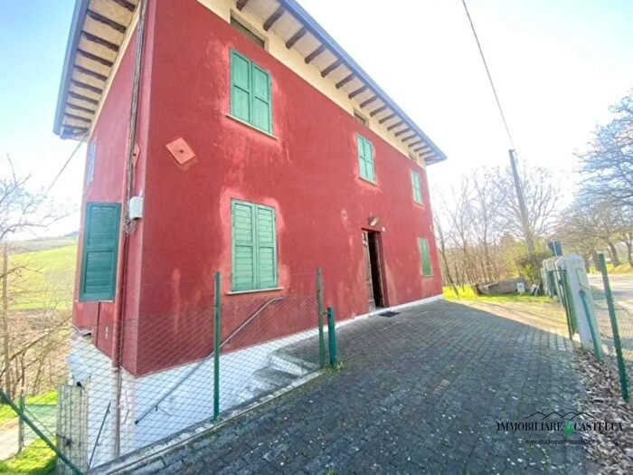Casa quadrilocale in vendita in Via Via Martelli Vezzano sul Crostolo, Vezzano Sul Crostolo