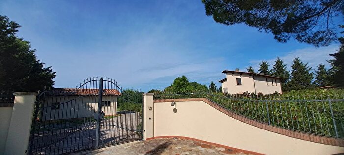 Casa con 7 locali in affitto in Scansano