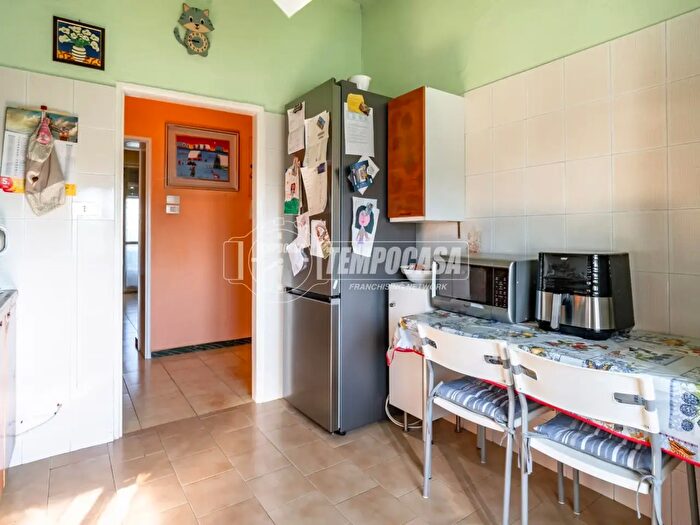 Appartamento trilocale in vendita in Via Mantegna, Caronno Pertusella