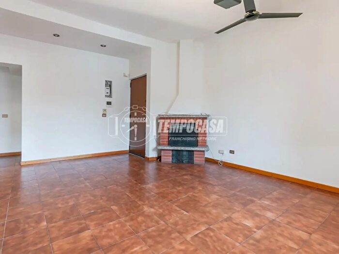 Appartamento trilocale in vendita in Via Garigliano, Milano