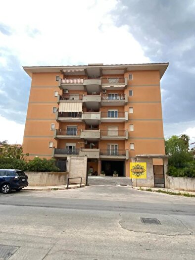 Appartamento con 5 locali in vendita in Via Falcone, Avola