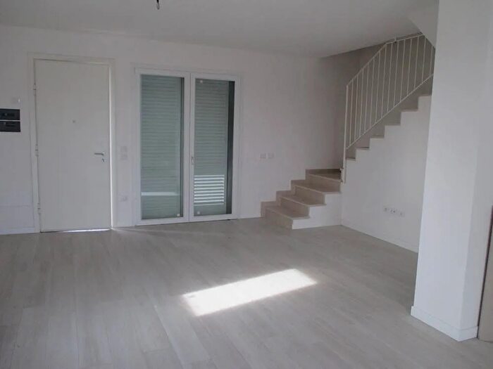 Casa con 5 locali in vendita in Cesena