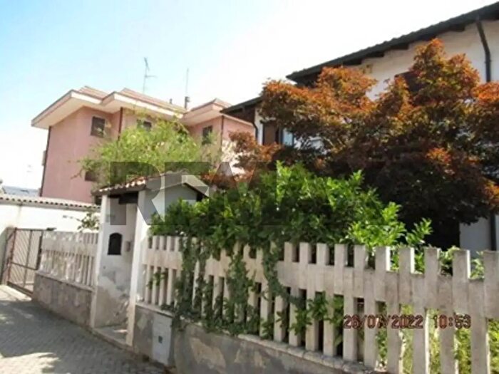 Appartamento quadrilocale in vendita in Via Vicolo Breve, Parona