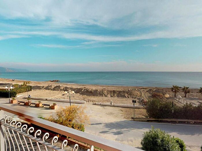 Appartamento bilocale in affitto in Lungomare Giacomo Matteotti, Borghetto Santo Spirito