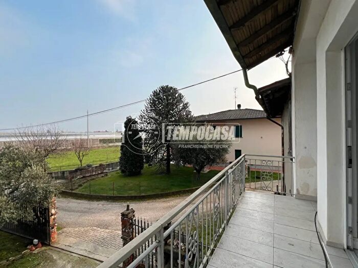 Appartamento trilocale in vendita in Via Vicinale Bassa, Capriolo