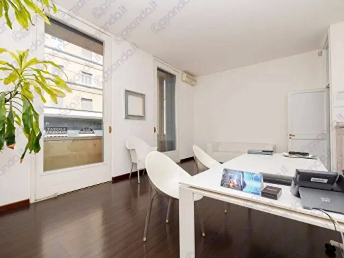 Appartamento quadrilocale in vendita in Via Francesco Sforza, Milano