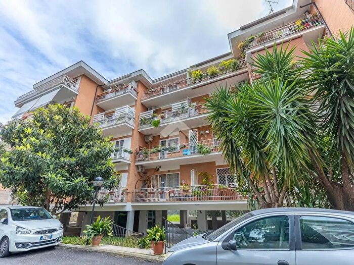 Appartamento trilocale in vendita in Via Giulio Rubini, Roma