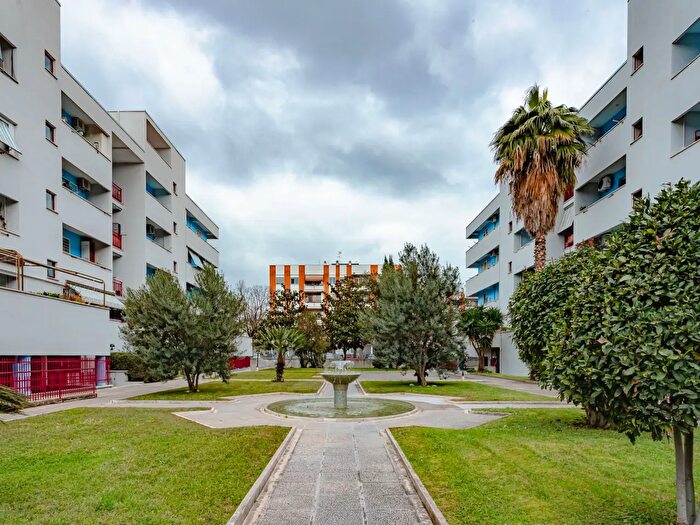 Appartamento trilocale in vendita in Via Bepi Romagnoni, Roma