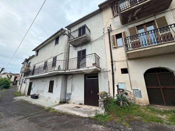 Casa con 6 locali in affitto in Via dei gracchi, Canneto, Fara in Sabina