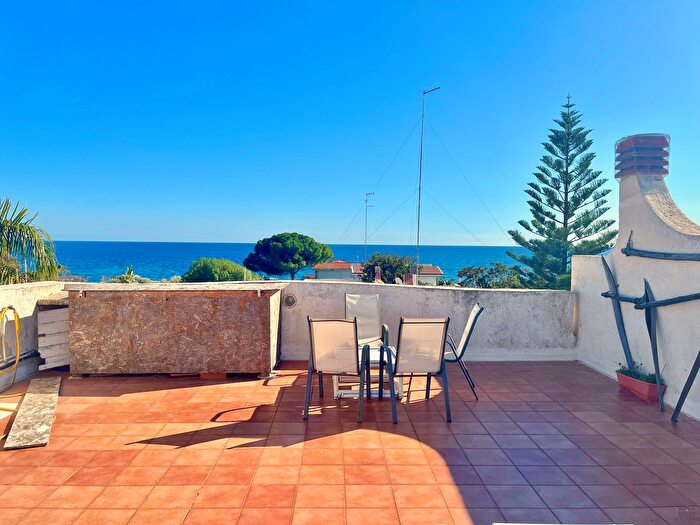 Casa con 7 locali in vendita in Via del Castore, Siracusa